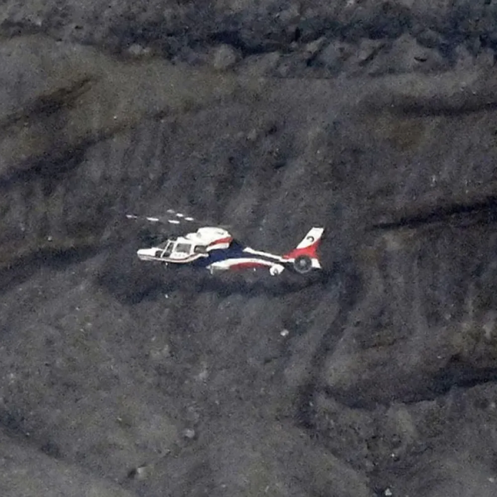 Misterio en el volcanismo: Descubrimiento de restos extraños en las ruinas de un helicóptero en Japón desata la curiosidad