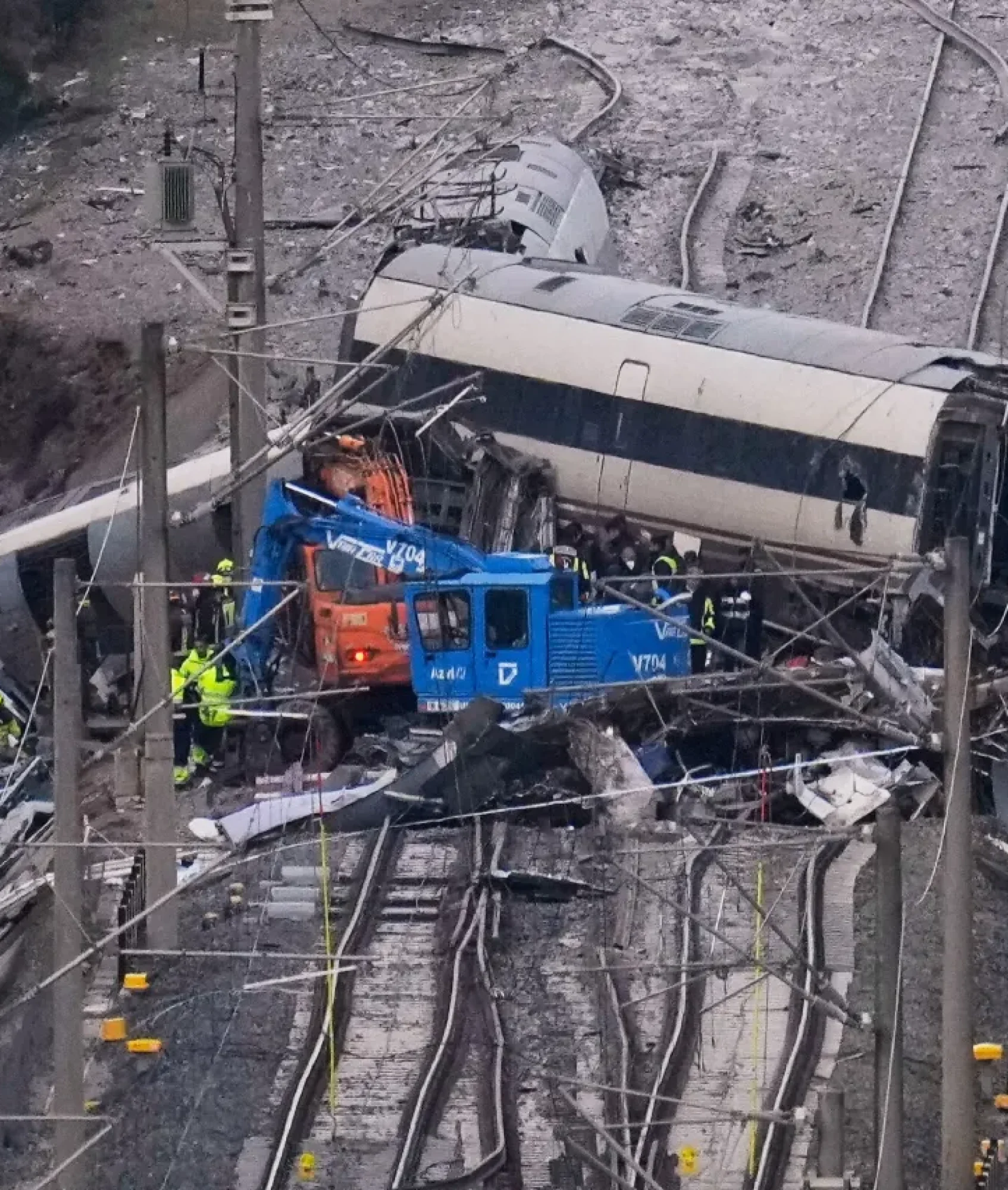 Tragedia en vía: Tren se descarría en Barcelona horas después de una serie de alarmantes incidentes ferroviarios en España.