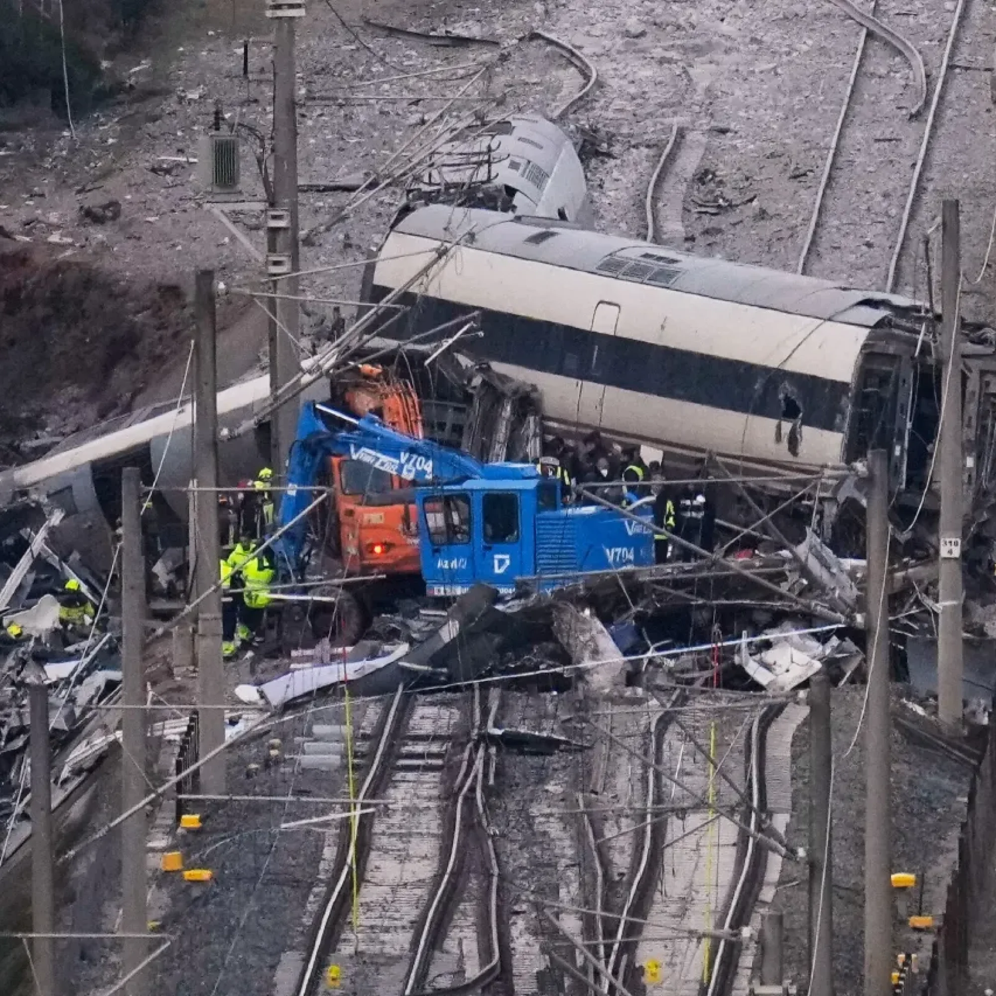 Tragedia en vía: Tren se descarría en Barcelona horas después de una serie de alarmantes incidentes ferroviarios en España.
