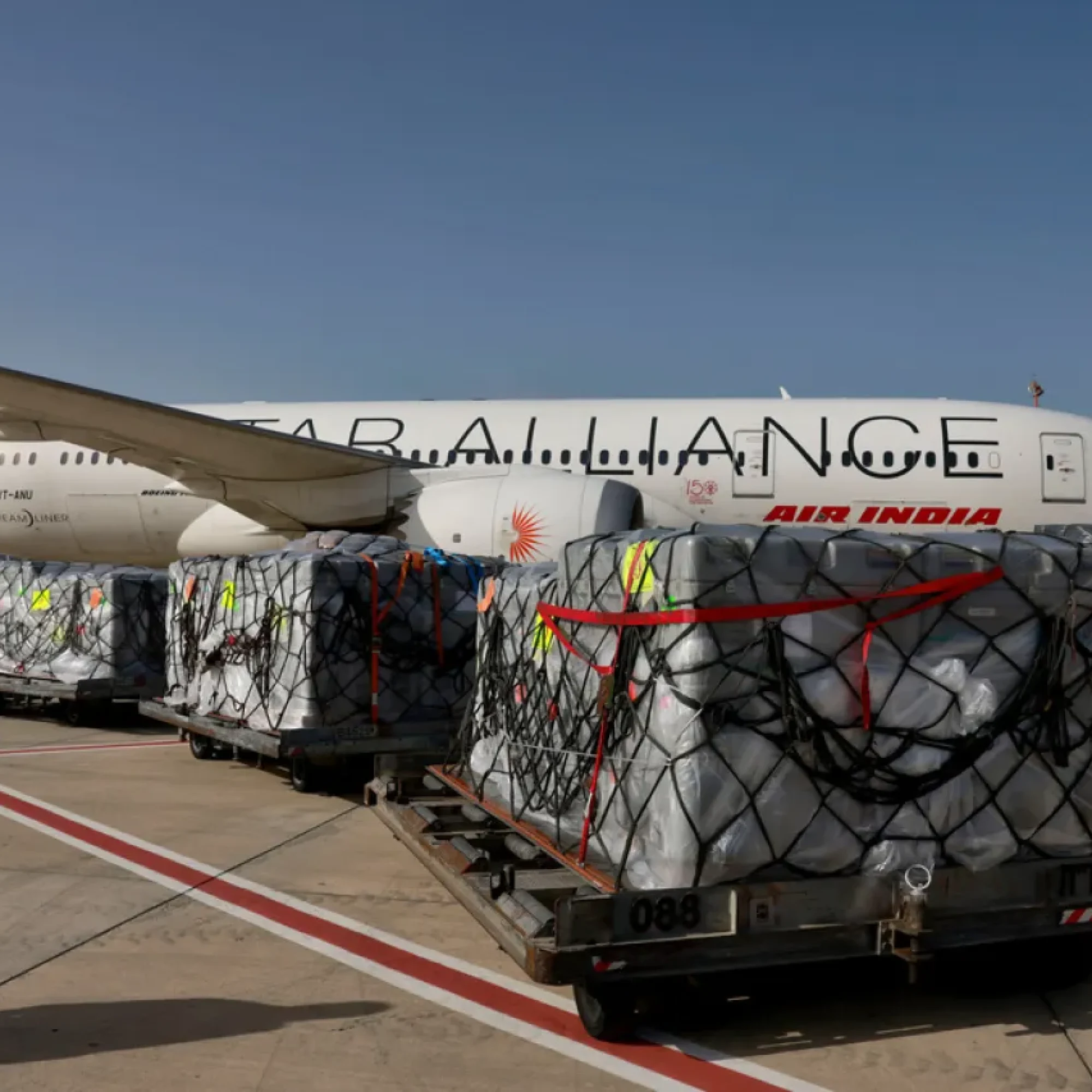 Ataque a Irán interrumpe los vuelos en Oriente Medio y más allá