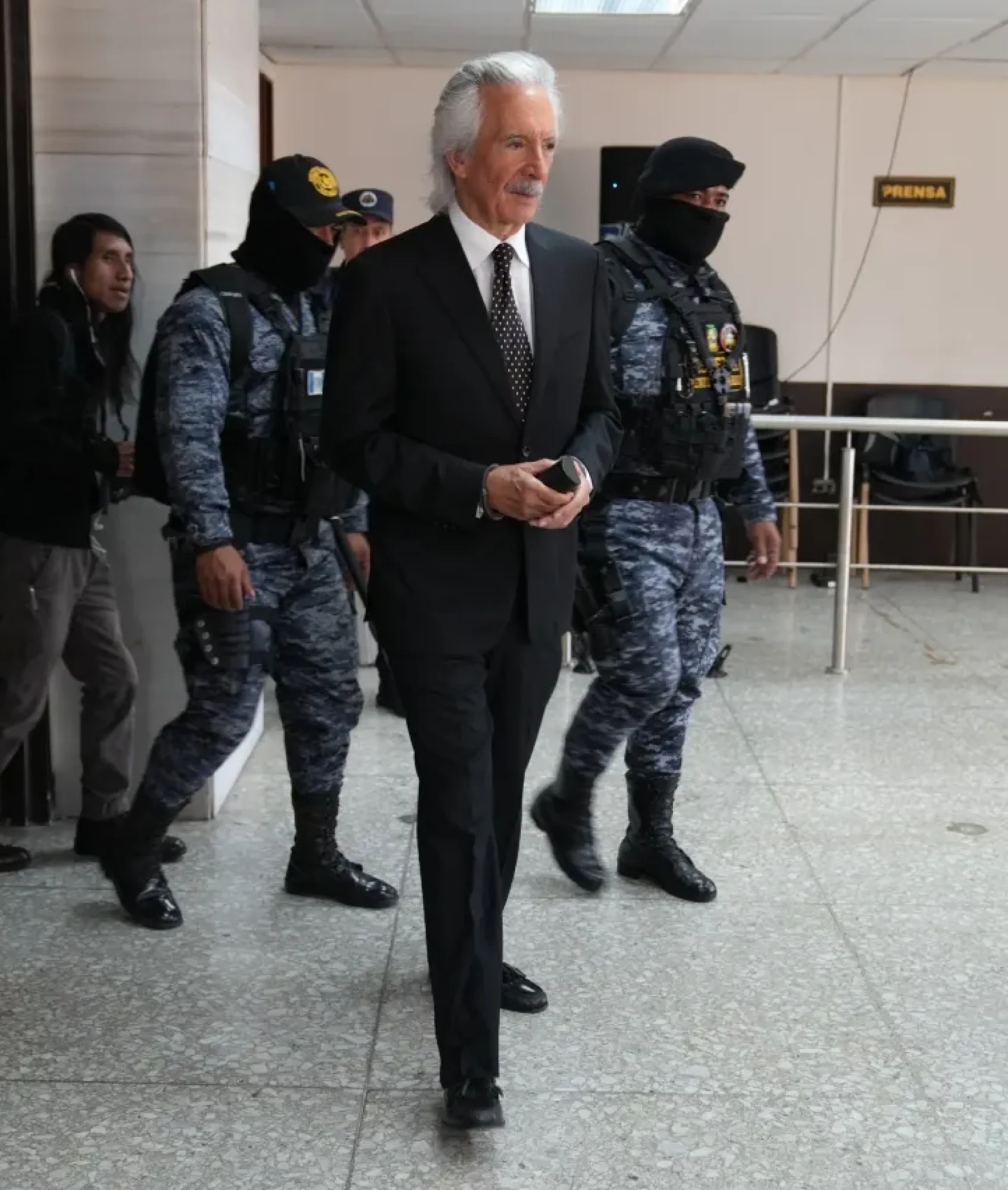 Juez otorga casa por cárcel al periodista guatemalteco José Rubén Zamora