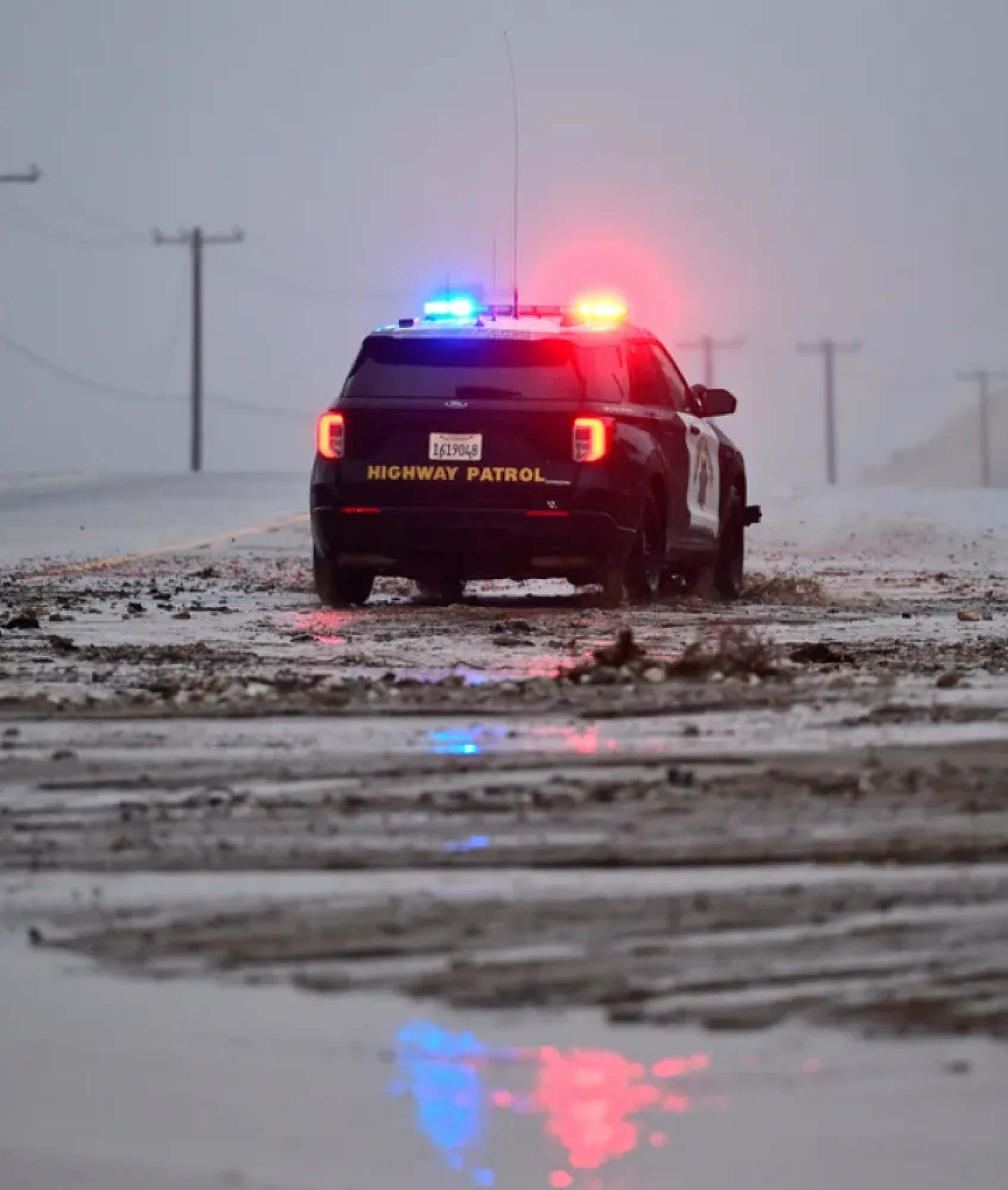 Tormentas de invierno azotan el nordeste estadounidense, llevando desafíos y retrasos a miles de pasajeros que intentan llegar a sus destinos navideños.