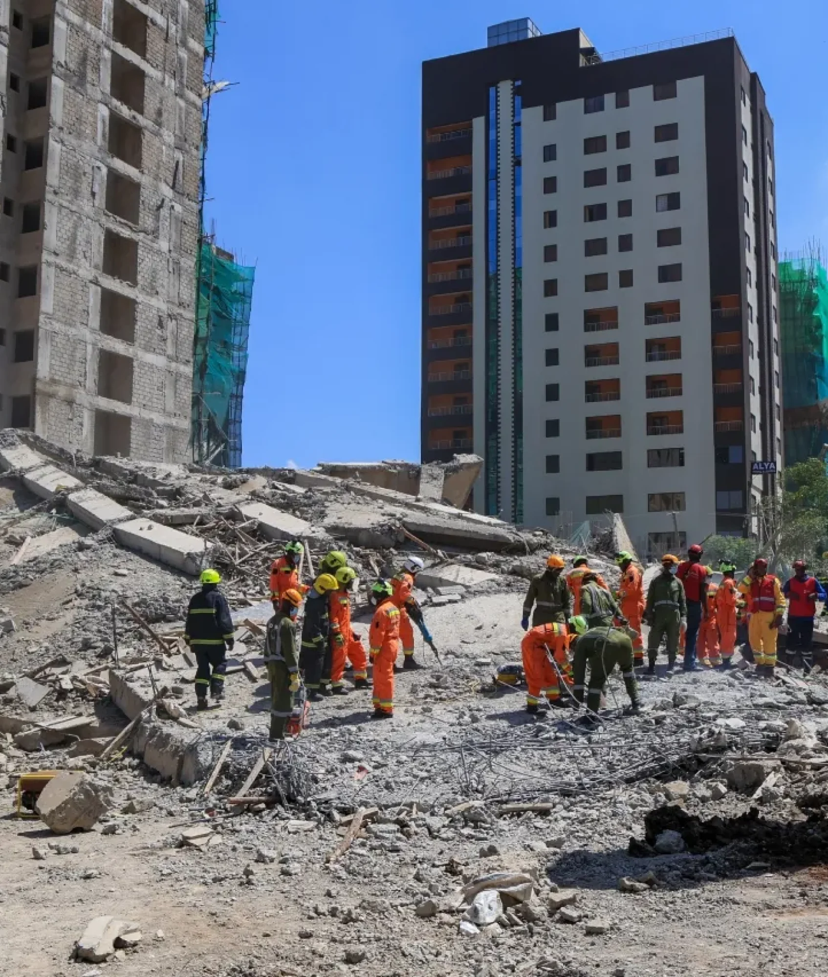 Al menos 4 personas siguen atrapadas tras derrumbe de edificio en Kenia
