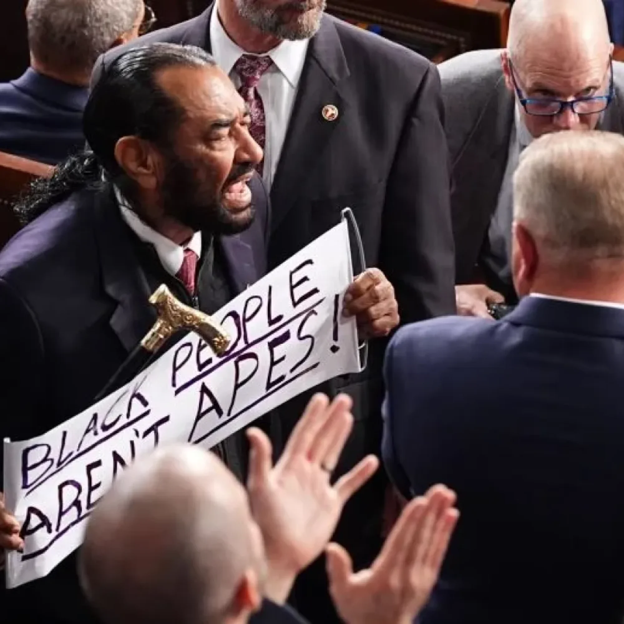 Responden legisladores demócratas al discurso de Trump Afuera del Capitolio