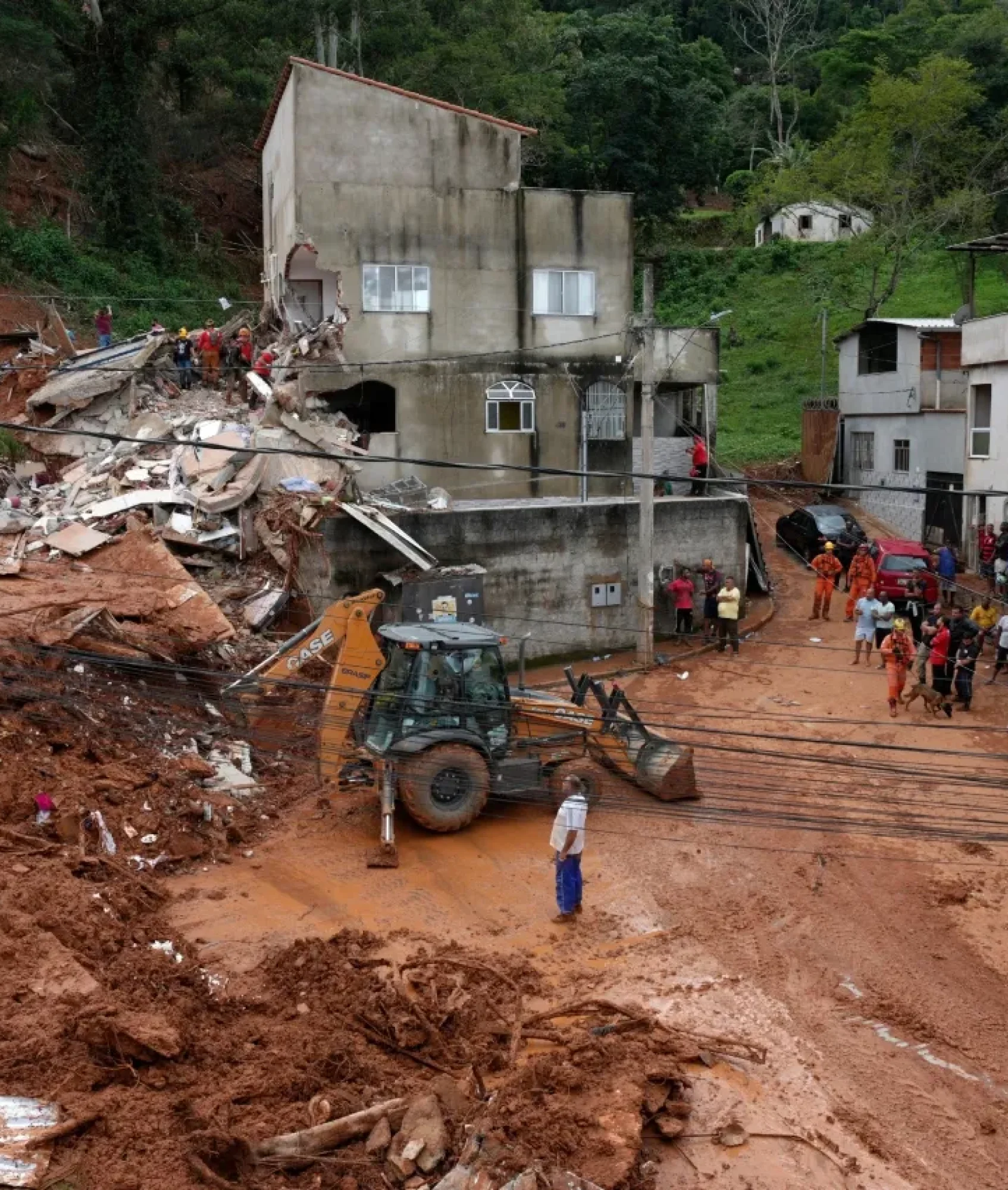 Mueren al menos 23 personas en graves inundaciones en Brasil
