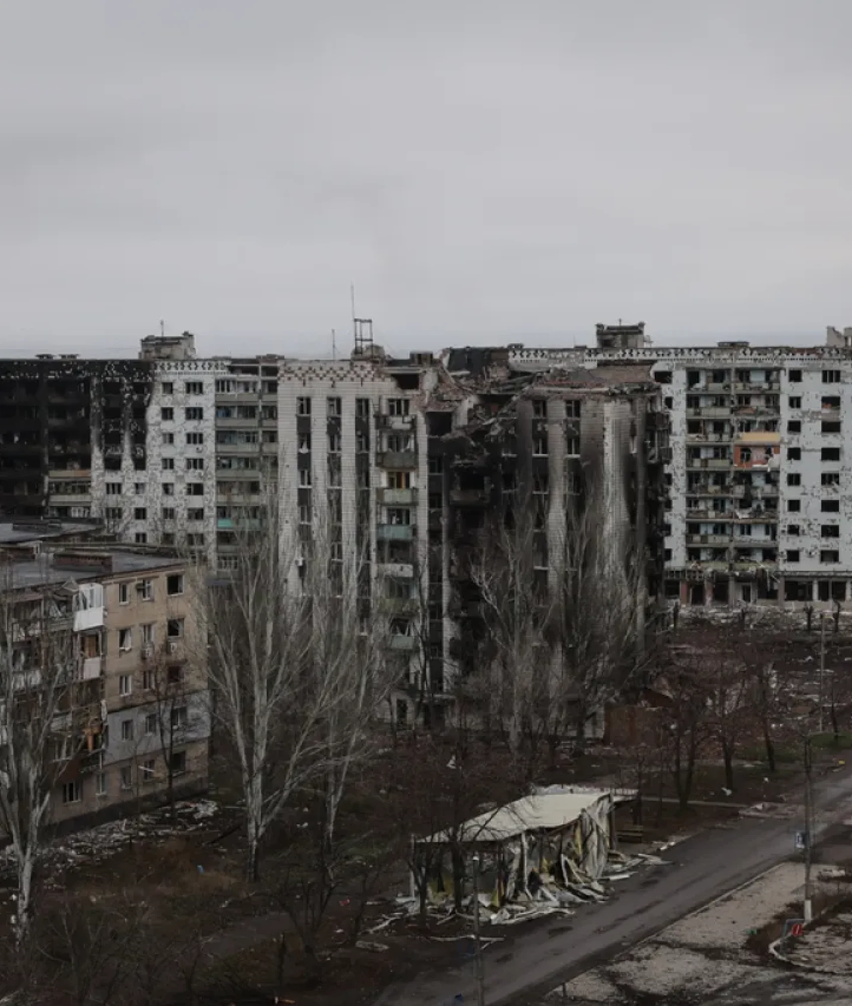 La Guerra Sin Fin en el Corazón de Europa: Análisis Impecable del Conflicto entre Ucrania y Rusia en el Resumen de 2025.