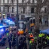 Deja dos muertos y decenas de heridos tranvía descarrilado en Milán