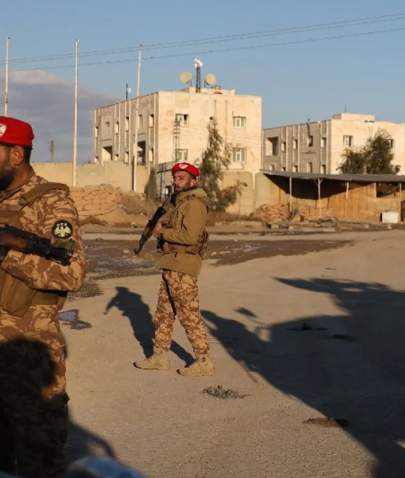 Fuerzas sirias toman control de cárcel que alberga miembros del Estado Islámico