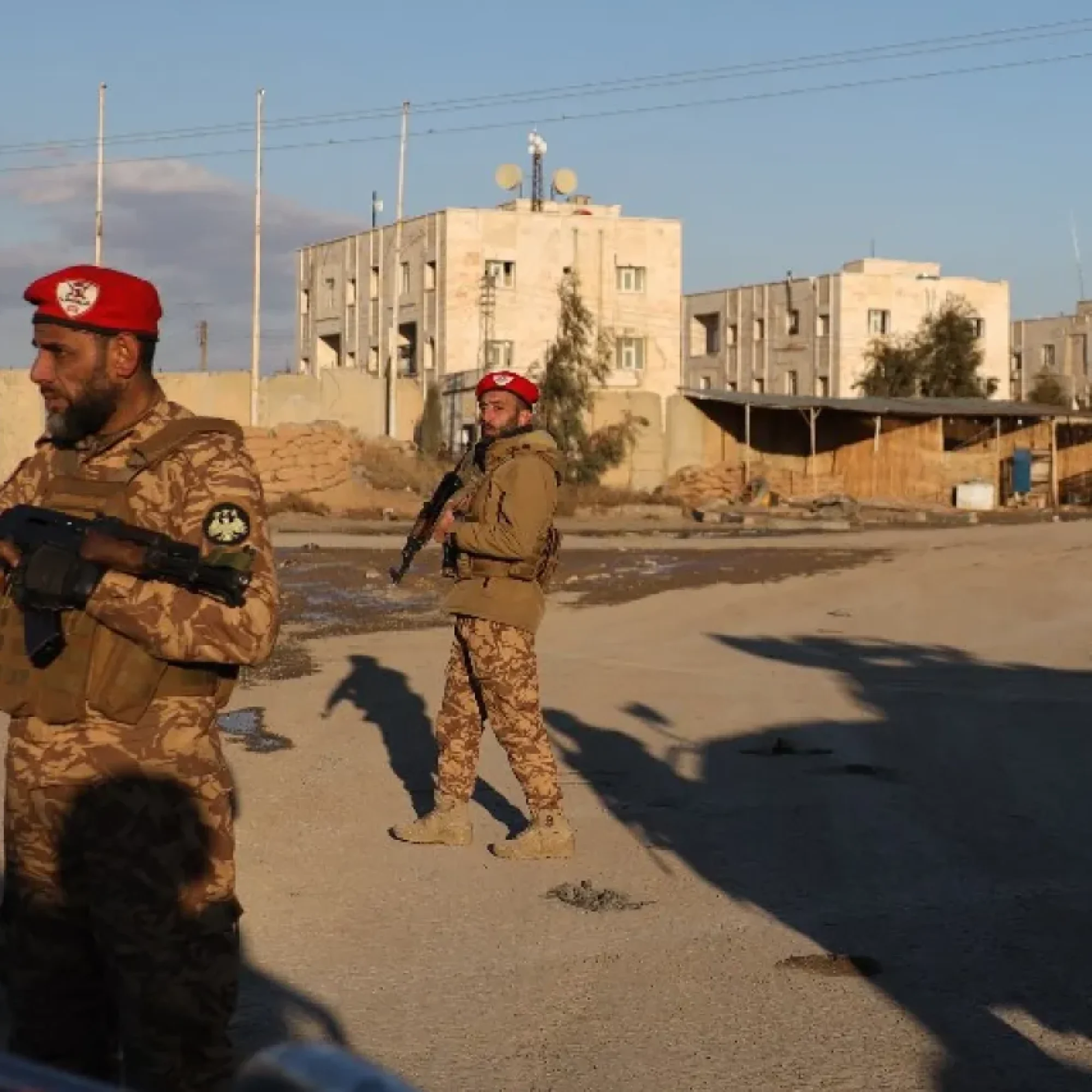 Fuerzas sirias toman control de cárcel que alberga miembros del Estado Islámico