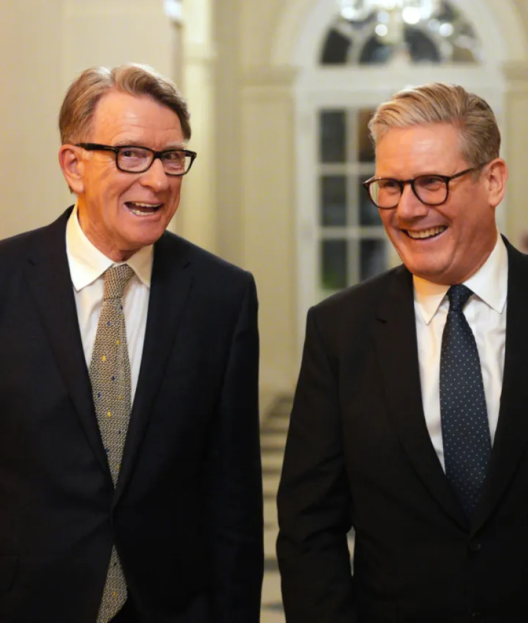 Revelaciones sobre Epstein derriban figuras en Europa; impacto en EU es menor