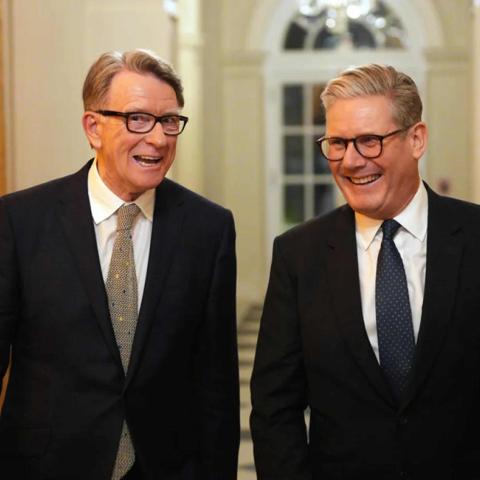 Revelaciones sobre Epstein derriban figuras en Europa; impacto en EU es menor