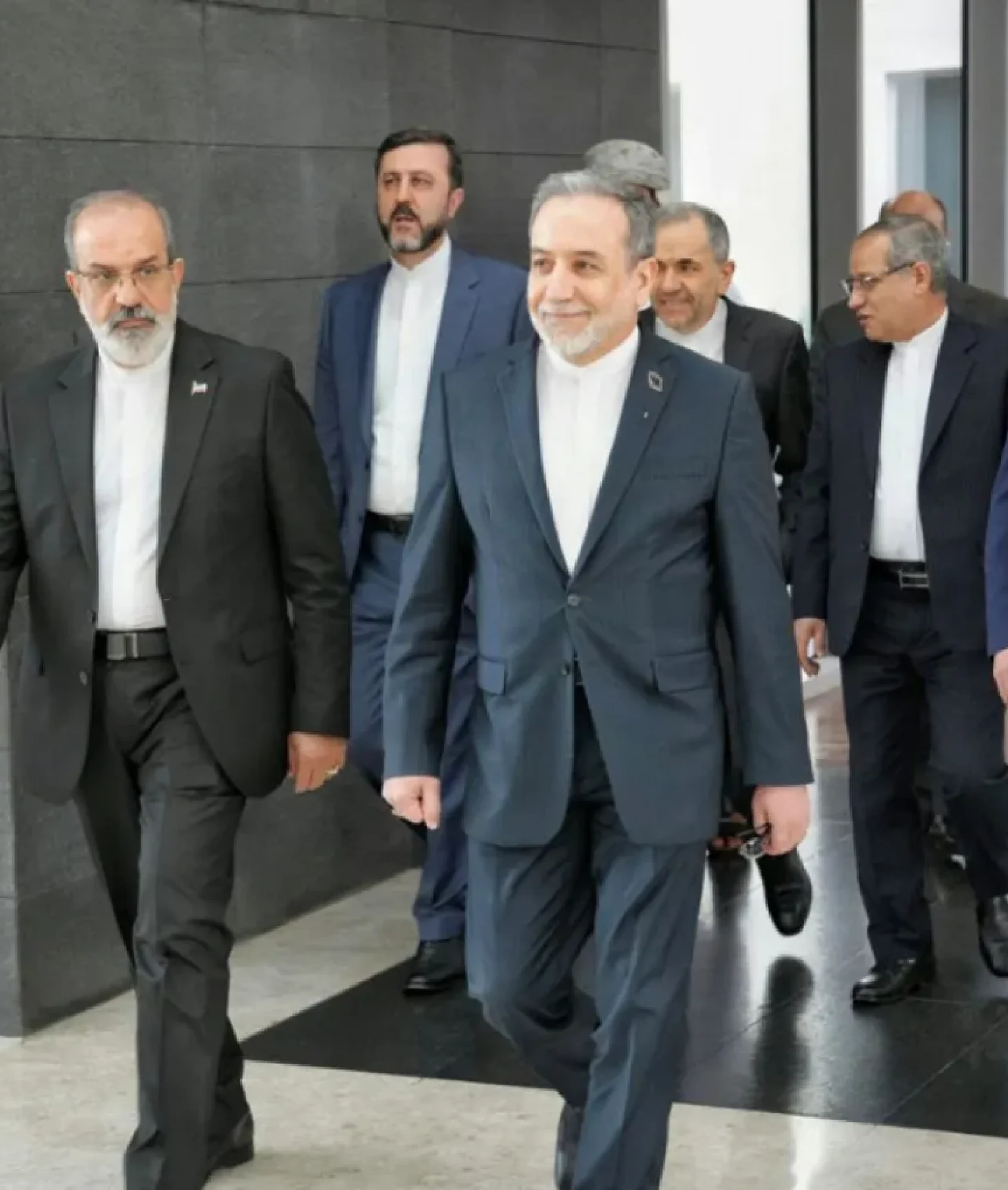 Sostienen Irán y EU conversaciones indirectas en Omán